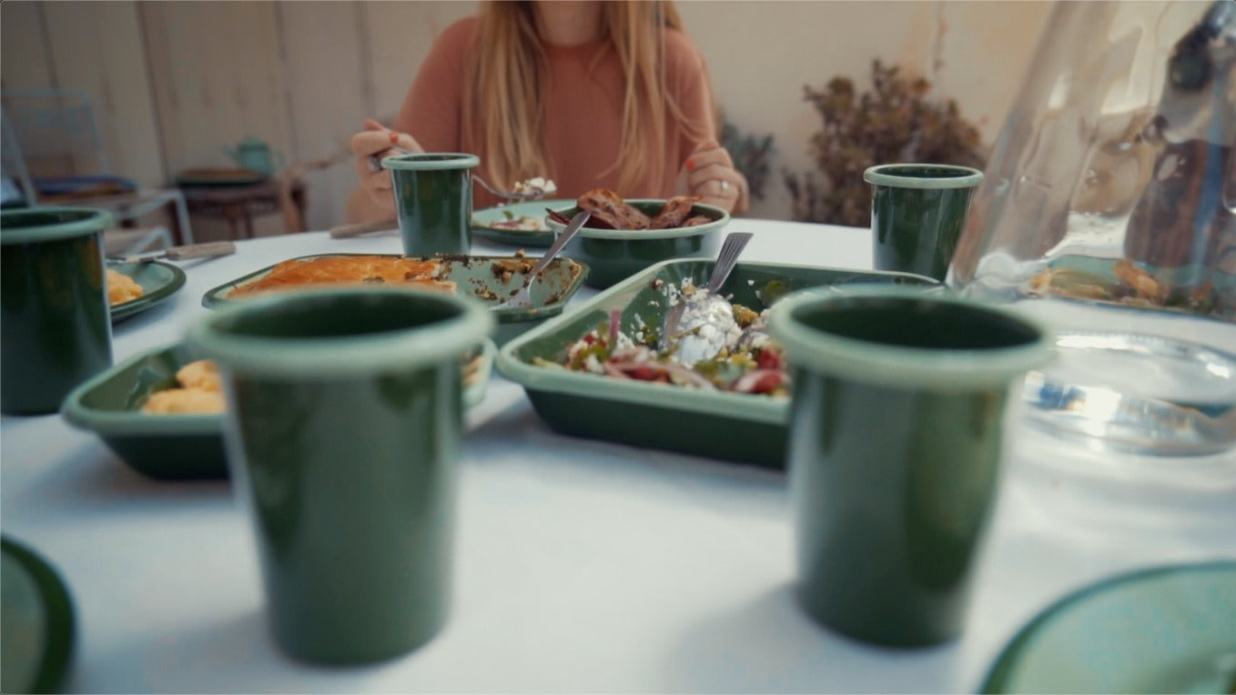 Charger la vidéo : SOLID STORE - Vidéo présentation vaisselle acier émaillé